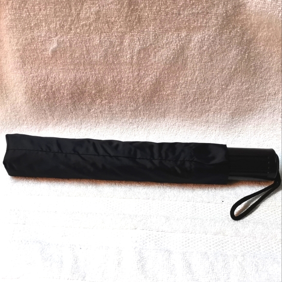 Umbrella & Cosmetic Bag - Picture 4 of 6